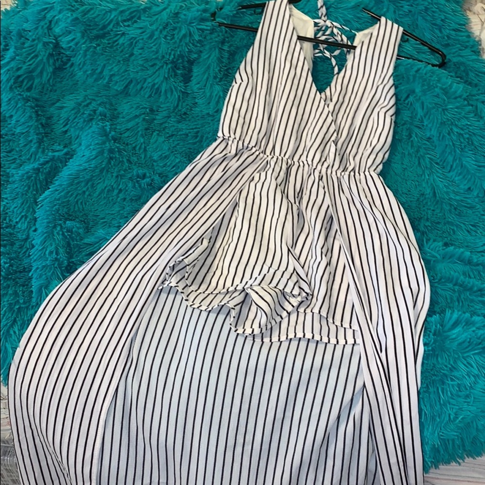 Black and white stripped jumper with vail